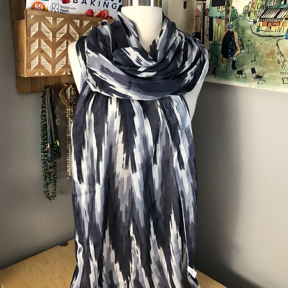 BP Nordstrom Ikat Wrap Scarf Women's Black Gray White Abstract Chevron NEW